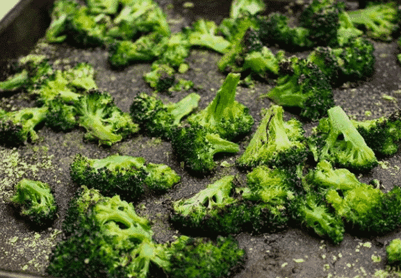 Roasted Broccoli (with nutritional yeast)