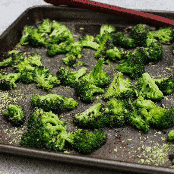 Roasted Broccoli (with nutritional yeast)