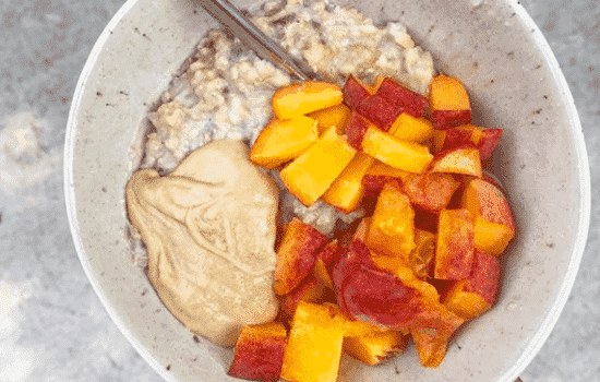 Summer snacking: overnight oatmeal with peaches and homemade cashew butter
