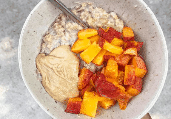 Summer snacking: overnight oatmeal with peaches and homemade cashew butter