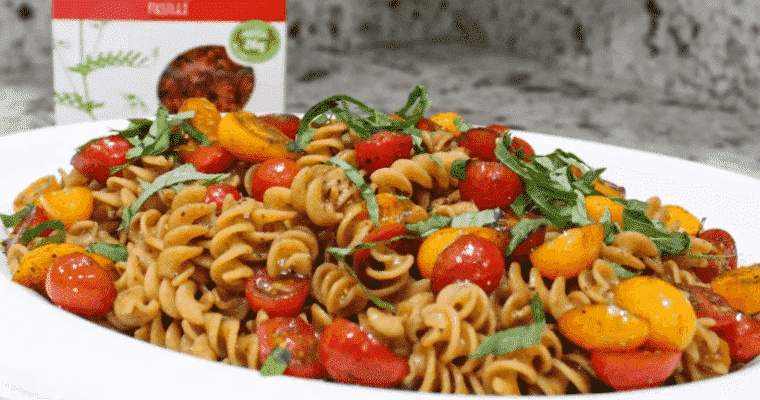 Red Lentil Fusilli with Balsamic Marinated Tomatoes